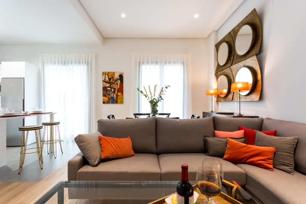 Apartamentos Rg Plaza De Espana Севілья Екстер'єр фото