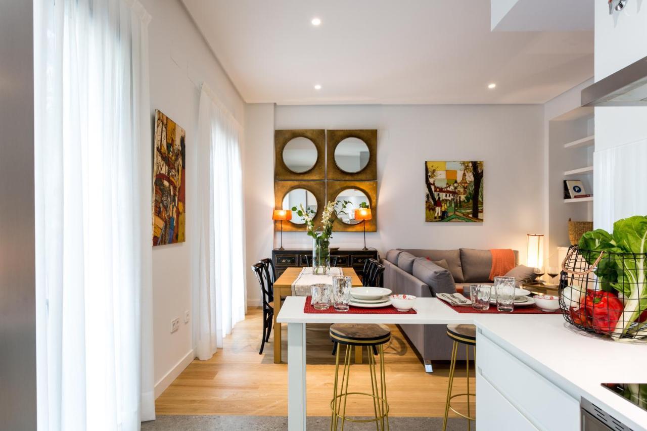 Apartamentos Rg Plaza De Espana Севілья Екстер'єр фото